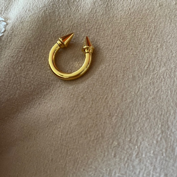 Ring - Picture 3 of 4